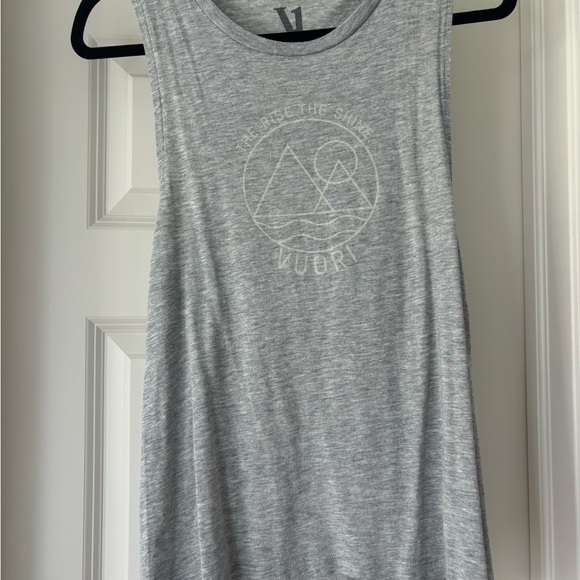 Vuori size small “the rise the shine” tank - Picture 3 of 4